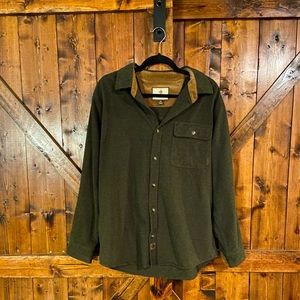 NWOT Legendary Whitetails Button up